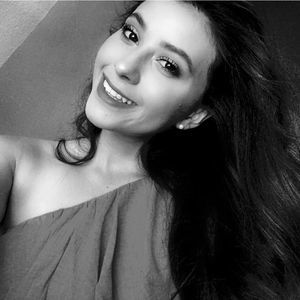 Meet your Posher, Alejandra